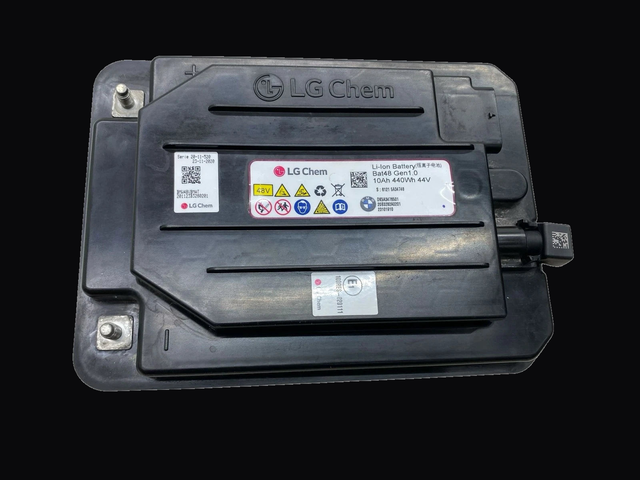 BMW 48V mild-hybrid lithium battery, top view of the module housing – LG Chem Bat48 Gen1.0
